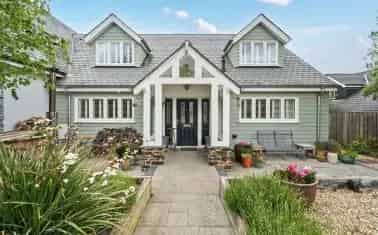 Beautiful Dormer Property Near Wadebridge Town Centre