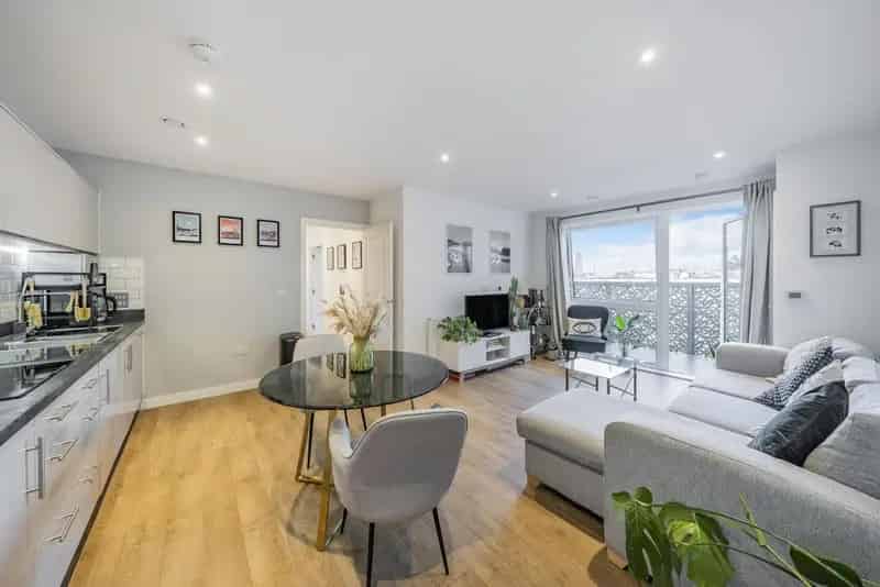 Spacious 1-Bedroom Apartment with Balcony and Ample Storage