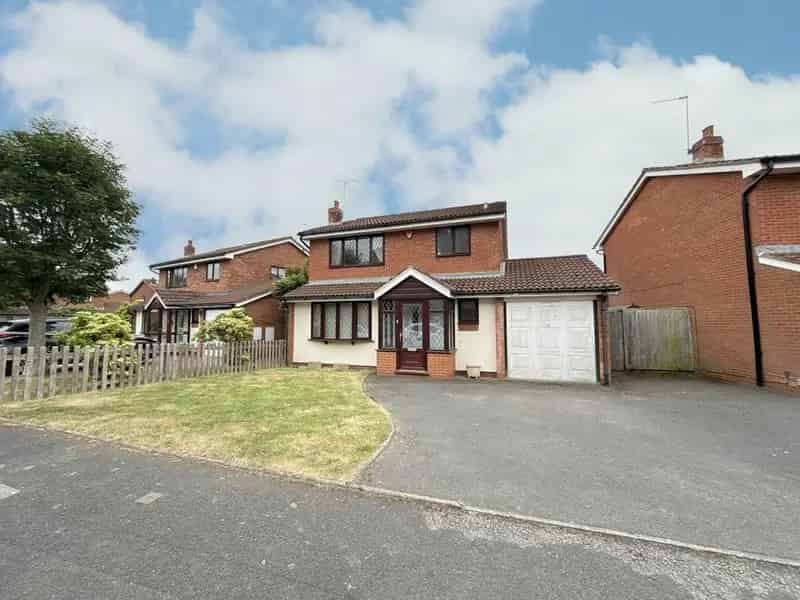 4 Bedroom Detached House For Sale