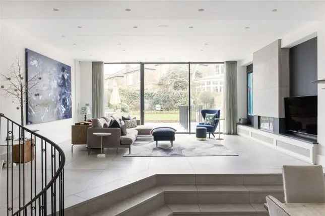 7 Bedroom Family Home for Sale in London W10