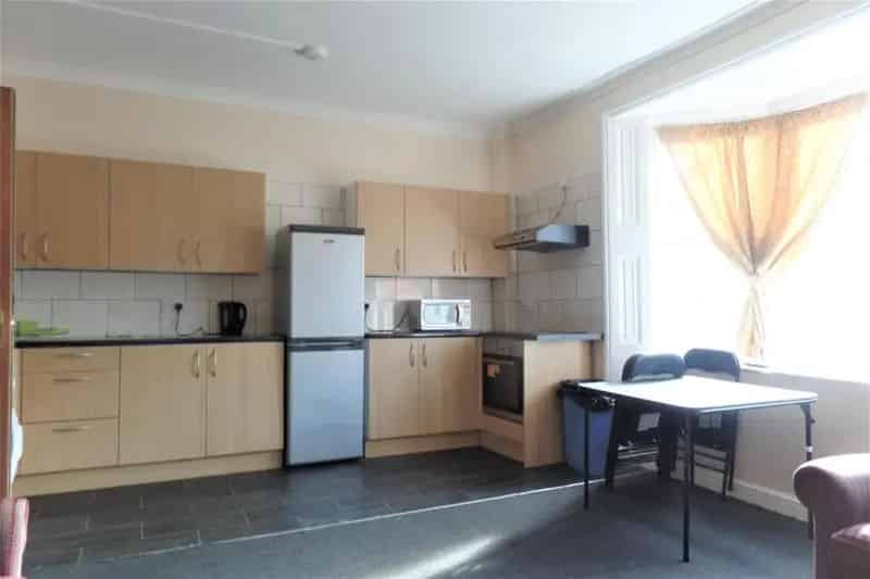 4 Bedroom Flat Near Royal Sussex County Hospital Brighton