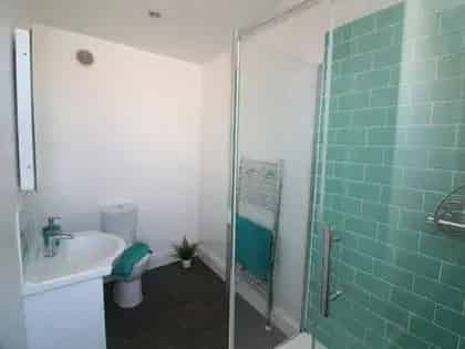 Large Double Room Sheffield - All Bills Included