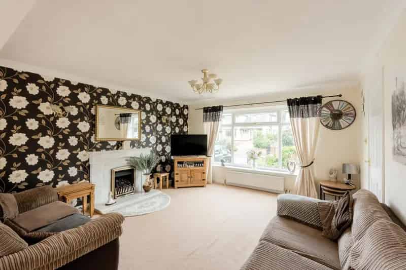 3 Bedroom Detached House For Sale Mangotsfield