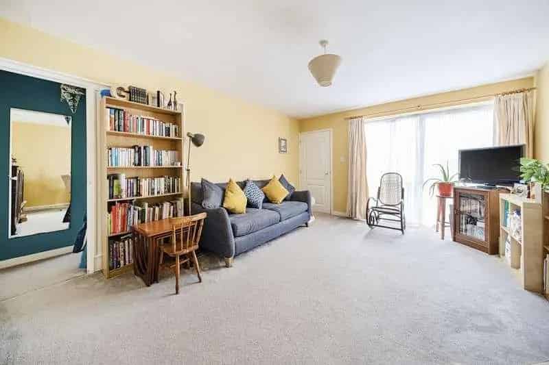 2 Bed Ground Floor Maisonette for Sale Maidenhead