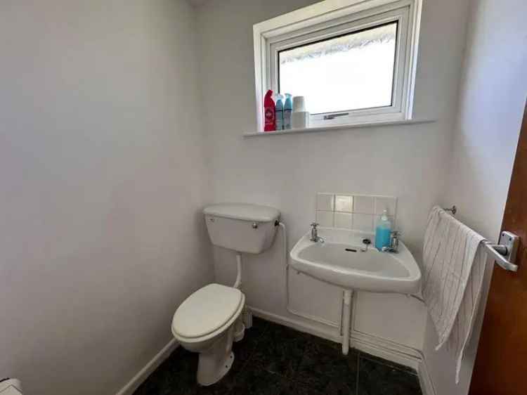 2 Bedroom Detached Bungalow for Sale in Cornwall