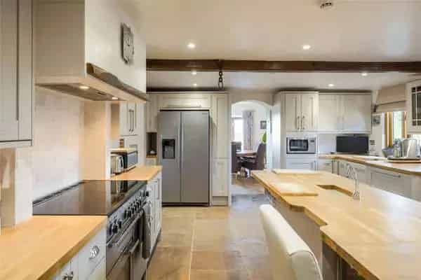 Stunning Triple Roundel Oast Conversion with Panoramic Views