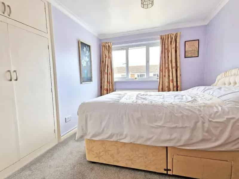 3 Bed House for Sale - Newly Carpeted, Large Living Room, Garage