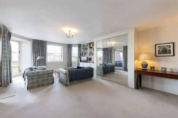 Riverside Apartment 1 Bedroom 732 sq ft Thames Views