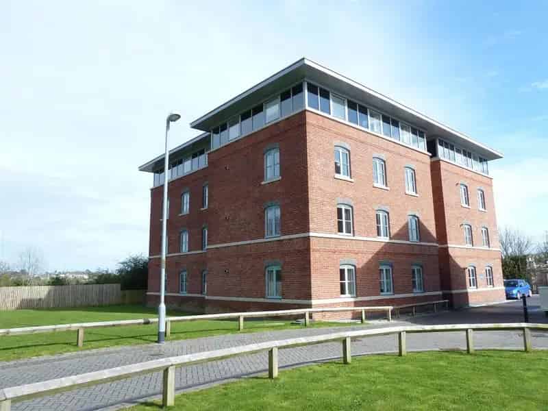 2 Bedroom Penthouse Apartment to Rent in Truro