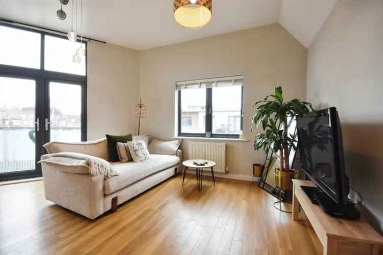 Two Bedroom Apartment near Brentwood Station - Zero Deposit Available