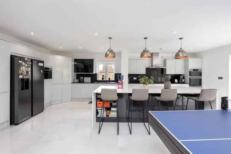 6 Bedroom Detached House for Sale Braypool Lane