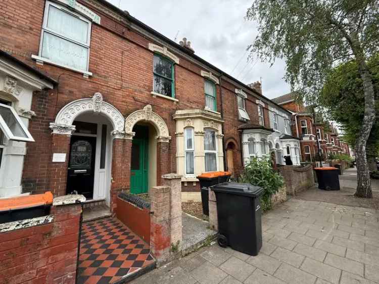 4 Bedroom Terraced House for Sale - Family Home Near Train Station
