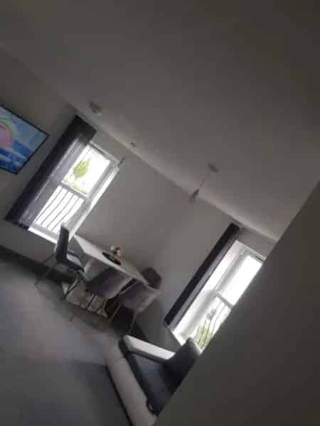 2 Double Bedroom Flat with Parking Near Town Centre