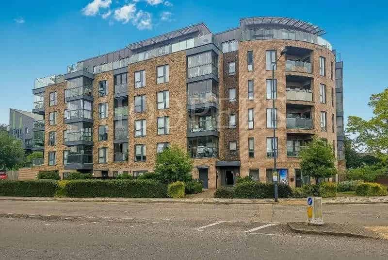 2 Bed Flat for Sale Near Neasden Tube