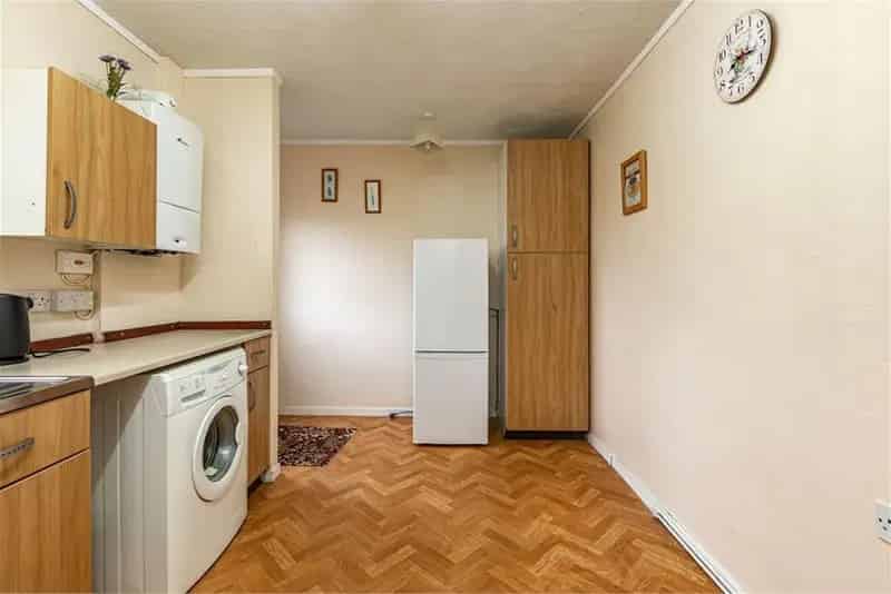 3 Bed Terraced House Near Amenities and Schools