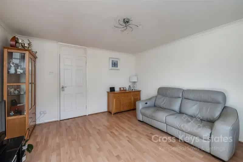2 Bedroom Apartment House to Rent