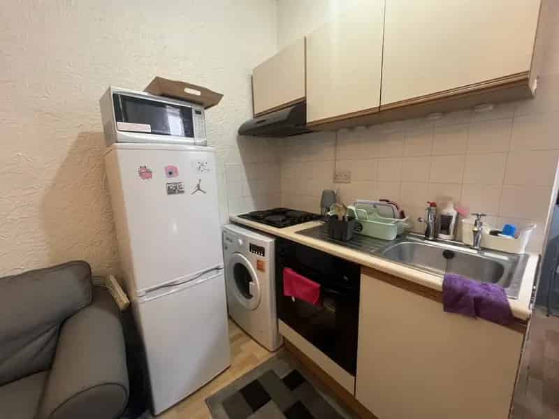 One Bedroom Flat Available June - Gas Water Included