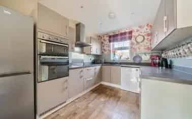 4 Bed Family Home Near Town Centre and M5