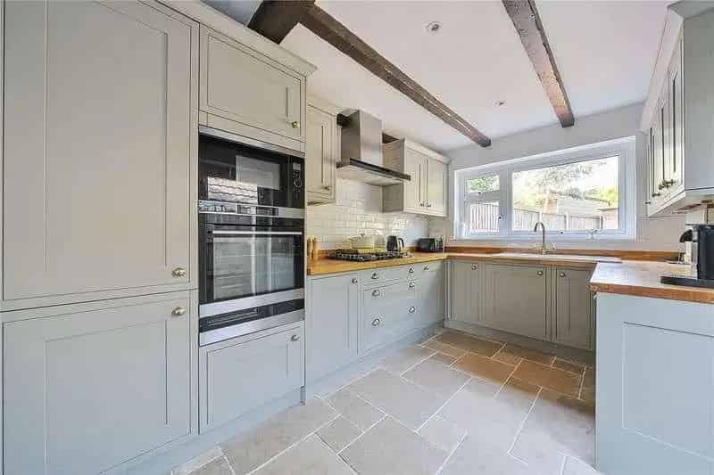 2 bed house for sale