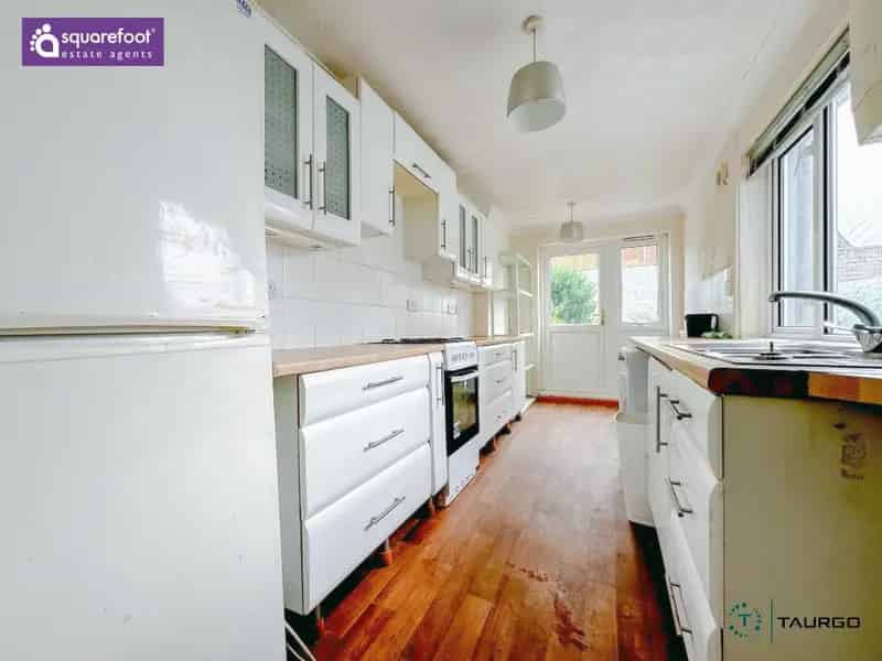2 Bed House For Sale Needs Total Upgrade