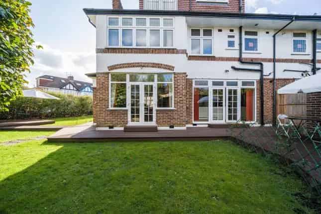Six Bedroom Semi Detached House for Sale in Ealing