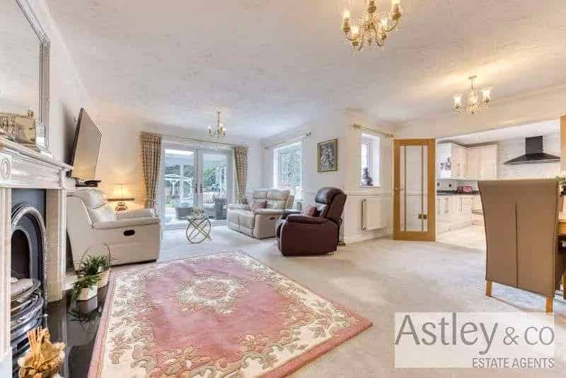 4 Bed Extended Family Home For Sale