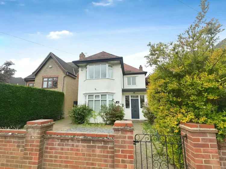 4 Bed Detached House with Private Drive and Garden