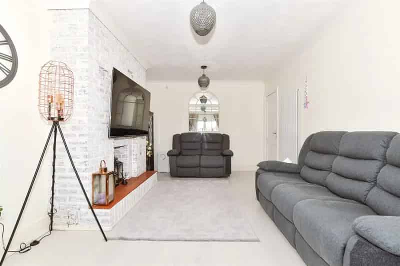 3 Bedroom Chalet Bungalow For Sale
