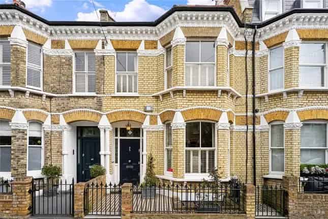 Four Bedroom House for Sale in Irene Road Fulham London SW6