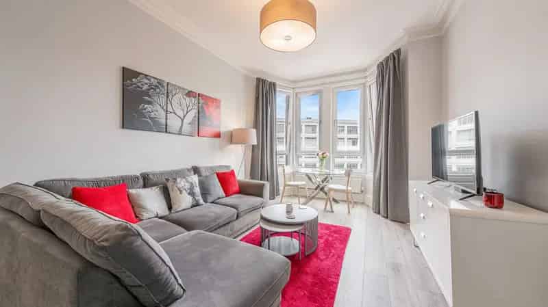 Stylish 1st Floor Apartment Near Cathcart Station
