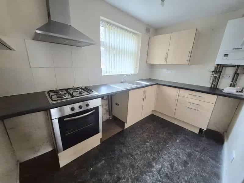 2 Bedroom Maisonette with Garden and Garage