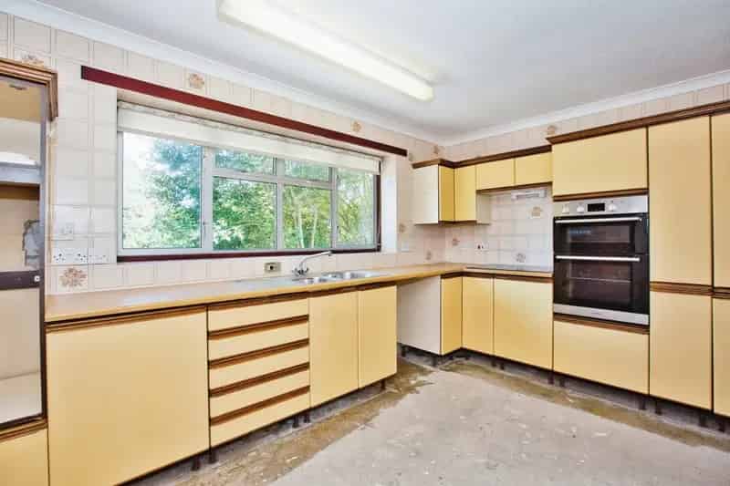 Family Home with Conservatory and Garage