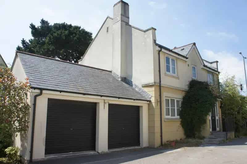 4 Bedroom Detached House To Rent