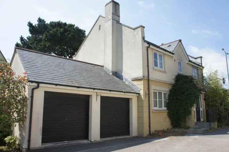 4 Bedroom Detached House To Rent
