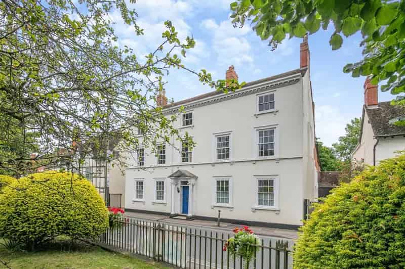7 Bedroom Detached House for Sale in Newent