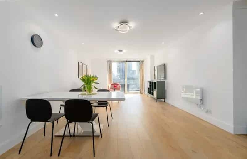 2 Bedroom Flat for Sale Canary Wharf Marina Views