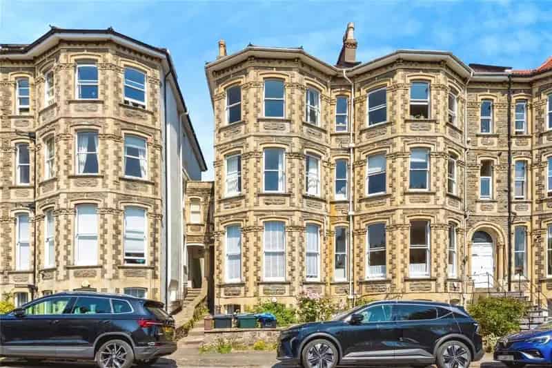 2 Bedroom Clifton Apartment for Sale