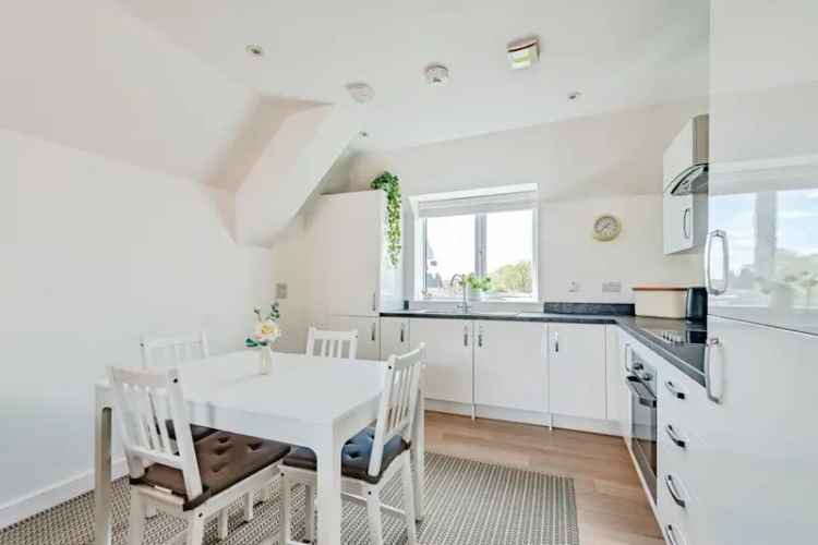 2-Bed Top Floor Apartment Near Three Bridges Station Crawley