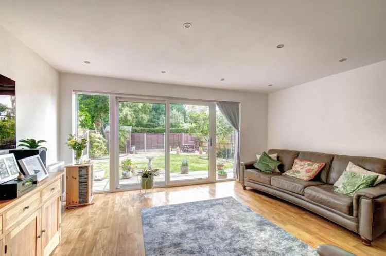 3 Bedroom Link Detached House for Sale