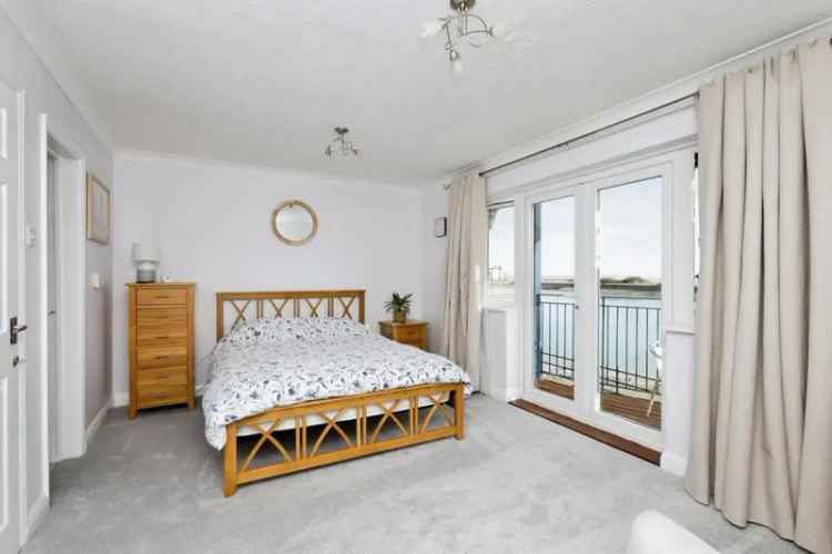 Luxury 4-Bedroom Townhouse in Sovereign Harbour