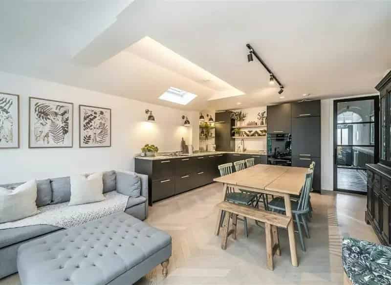 Refurbished Freehold Home with Open Plan Living and Garden