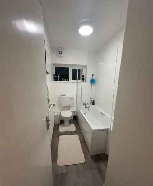 Renovated Flat Near Hilly Fields Park
