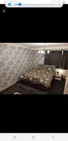 2 Bed Flat Near Shops and Lakes