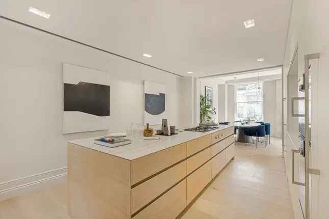 3-Bedroom Apartment Covent Garden High Ceilings Luxury