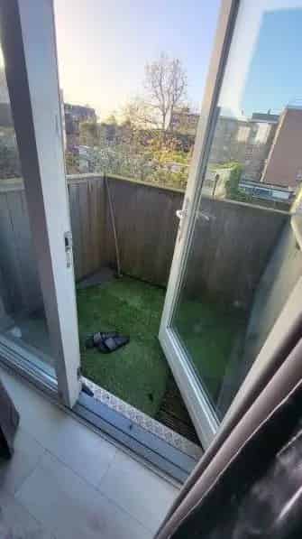 2 Bedroom Open Plan Flat Near Transport and Amenities