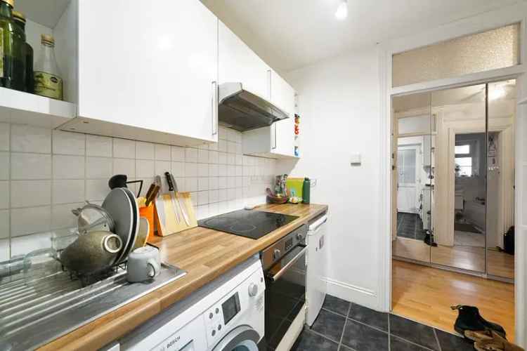 2 Bedroom Flat Peckham Rye SE15 April 2025