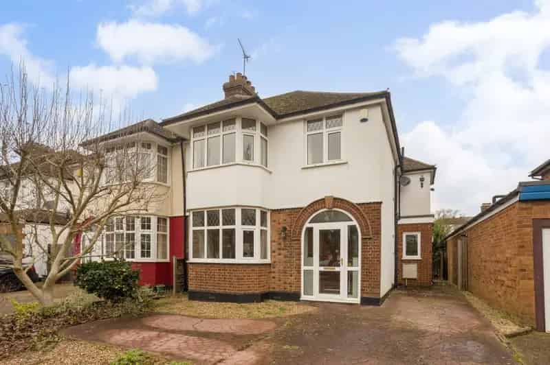 4 Bedroom Semi-Detached House For Sale Near Excellent Schools