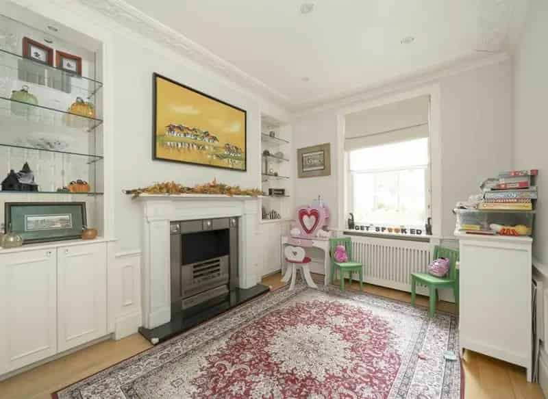 Three Bedroom House with Garden - Recently Decorated