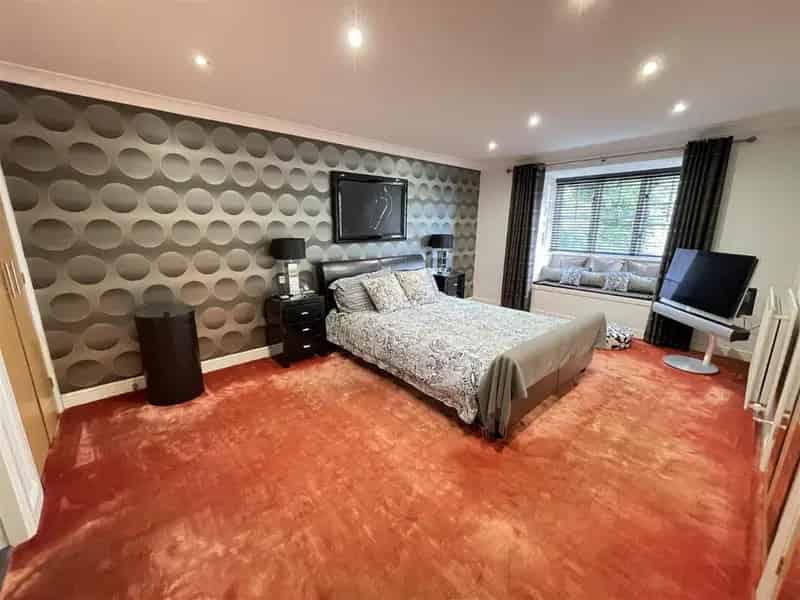2 Bed Flat for Sale Solihull 2 Ensuites Parking Garden