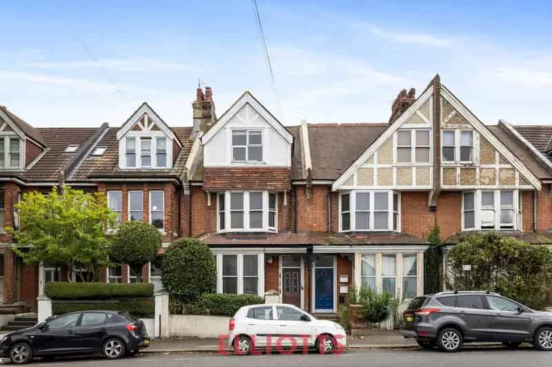 2 Bedroom Garden Flat for Sale near Preston Park